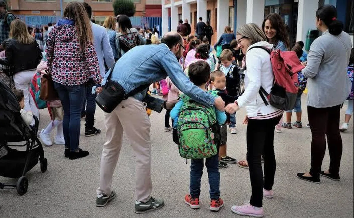 La vuelta al cole tensa el presupuesto familiar: el uniforme, más caro que los libros