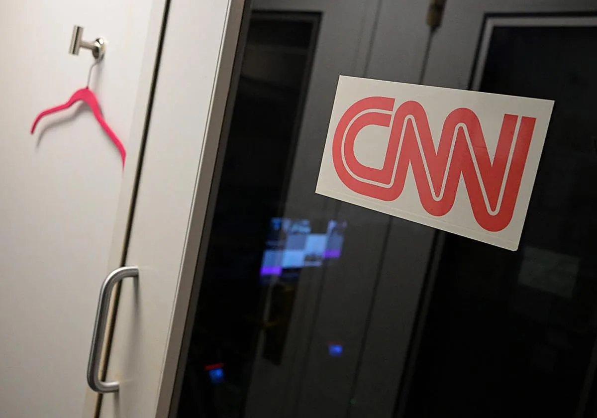 CNN, MSNOW y Politico demandan a la Administración Trump por prohibirles el acceso a la Casa Blanca