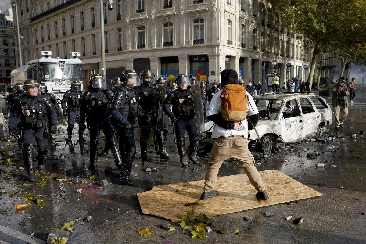 Detenidas más de 400 personas por actos de violencia en la jornada de protesta masiva en Francia