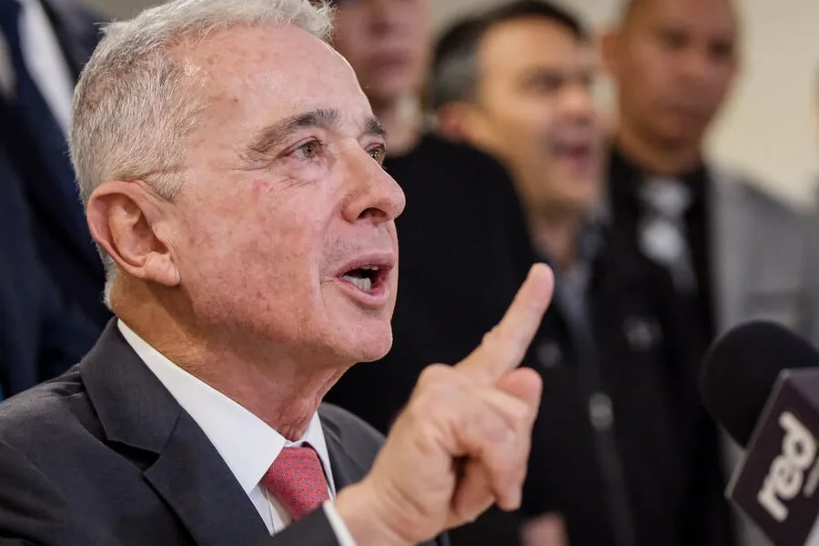Álvaro Uribe aseguró que Colpensiones no se necesita y que basta con los fondos privados: “Derroche y clientelismo”