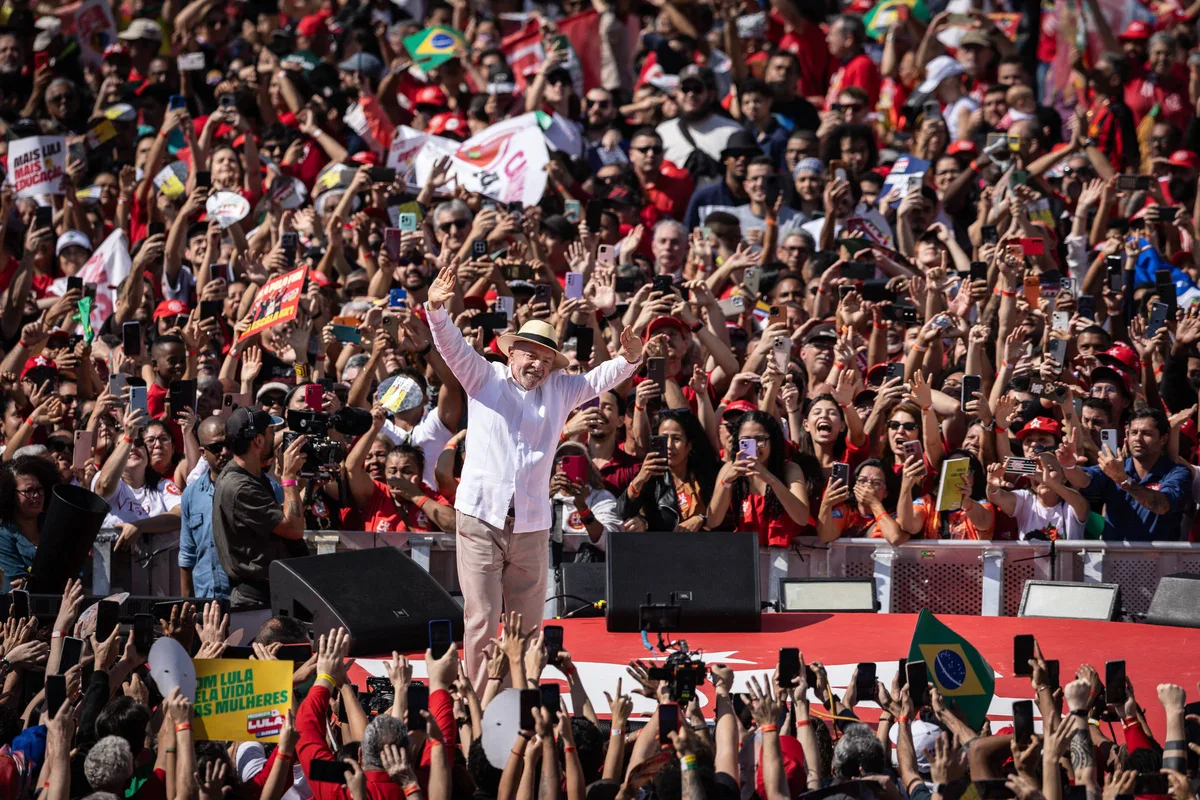Lula começa campanha em São Bernardo em tom emotivo e critica gestão da pandemia sob Bolsonaro
