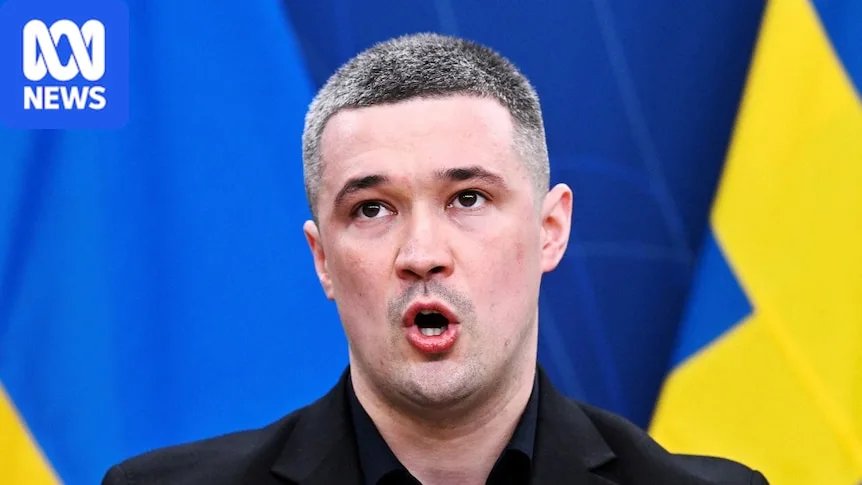 Sacked Ukraine defence minister calls for wartime election