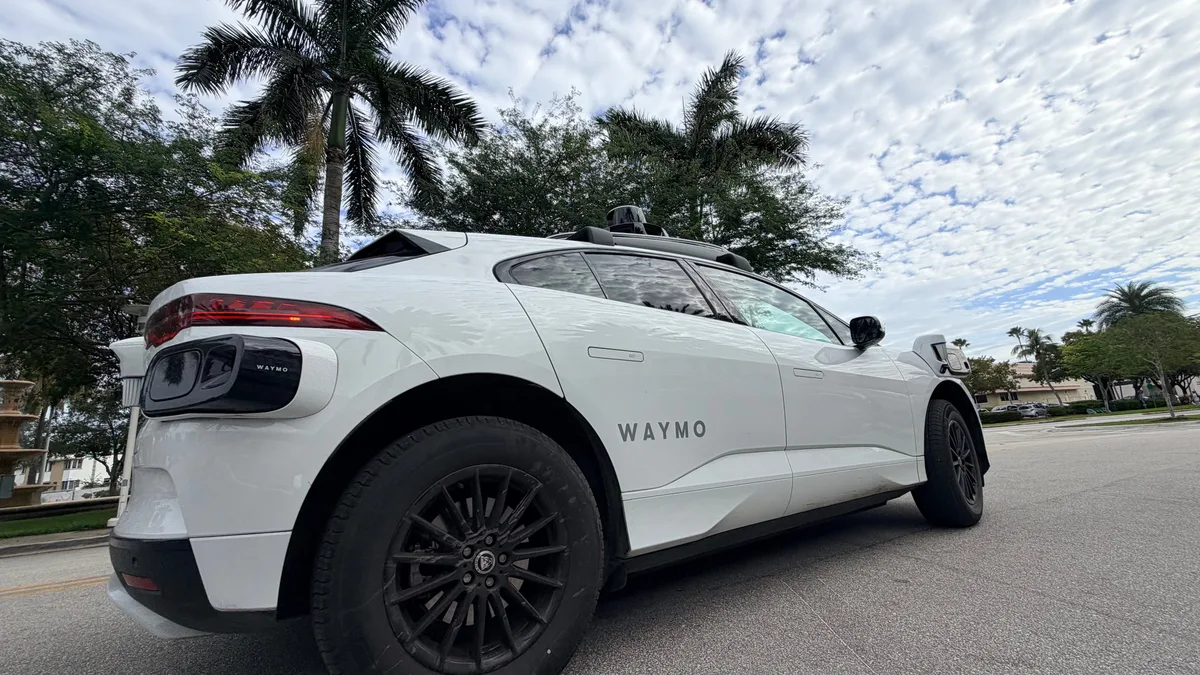 Waymo lanza nuevos vans eléctricos en Los Ángeles, ampliando su flota de vehículos autónomos