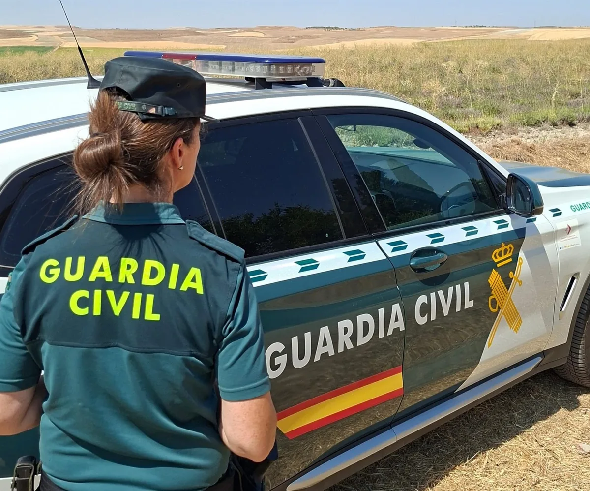 Investigan la muerte de un hombre de 84 años localizado en el interior de un minibús en Tomares