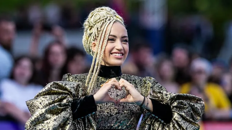 Monroe, candidate française à l'Eurovision, chantera devant le pape Léon XIV au Stade de France en septembre prochain