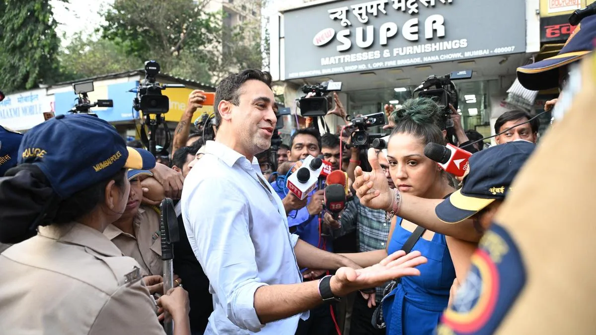 Actor Imran Khan to move HC against notice asking him to leave country for taking part in protest
