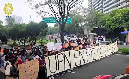 Estudiantes de la UPN bloquearon Periférico y Picacho Ajusco; exigen diálogo con autoridades educativas