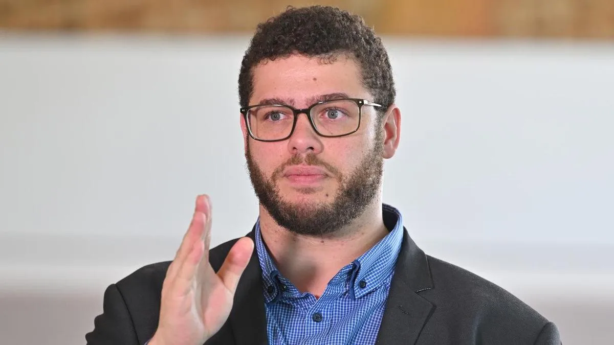 Senator to take leave from parliament during probe
