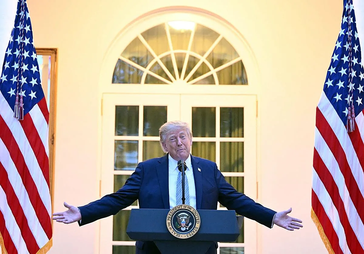 Trump anuncia que veta en la Casa Blanca a CNN, MSNOW y 'Politico'