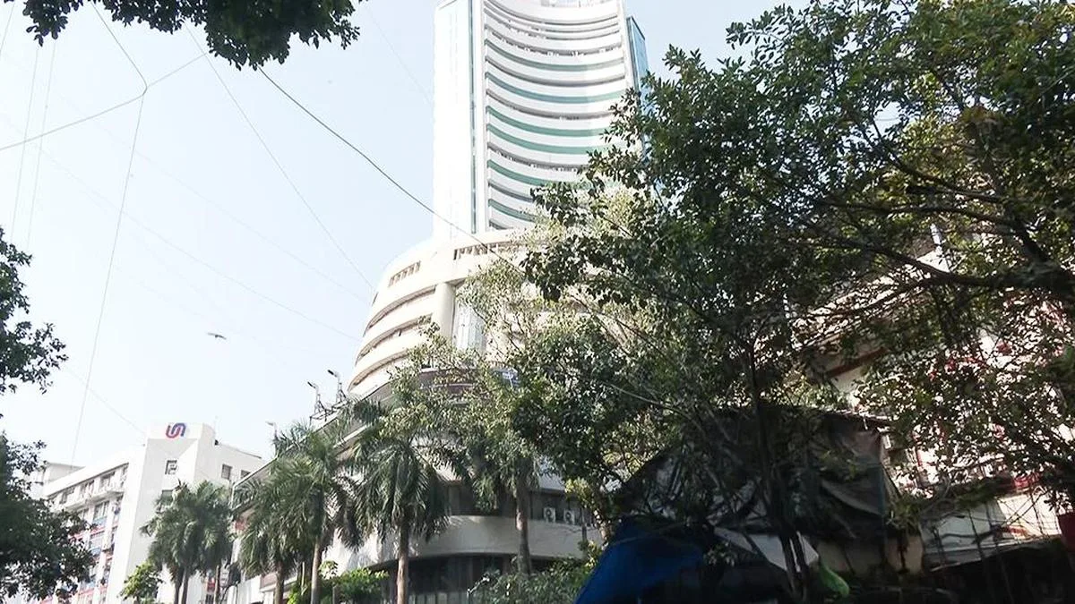 Stock markets end higher for second day, led by strong buying in IT firms
