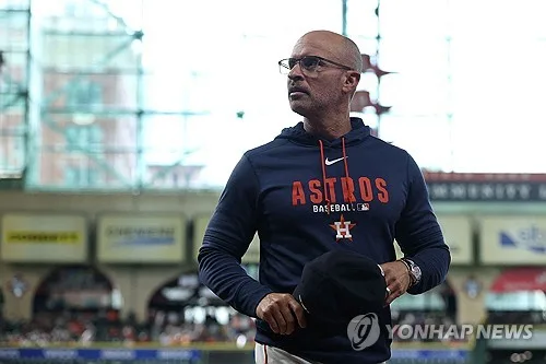 MLB 휴스턴 감독, 계약 기간 중 시애틀 구단 감독 면접