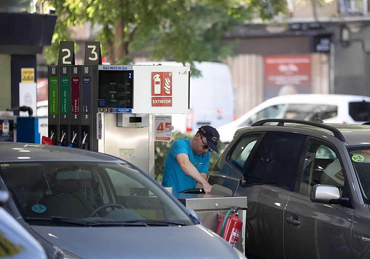 El Gobierno aprovecha la escalada de los combustibles para recaudar 400 millones extra este verano