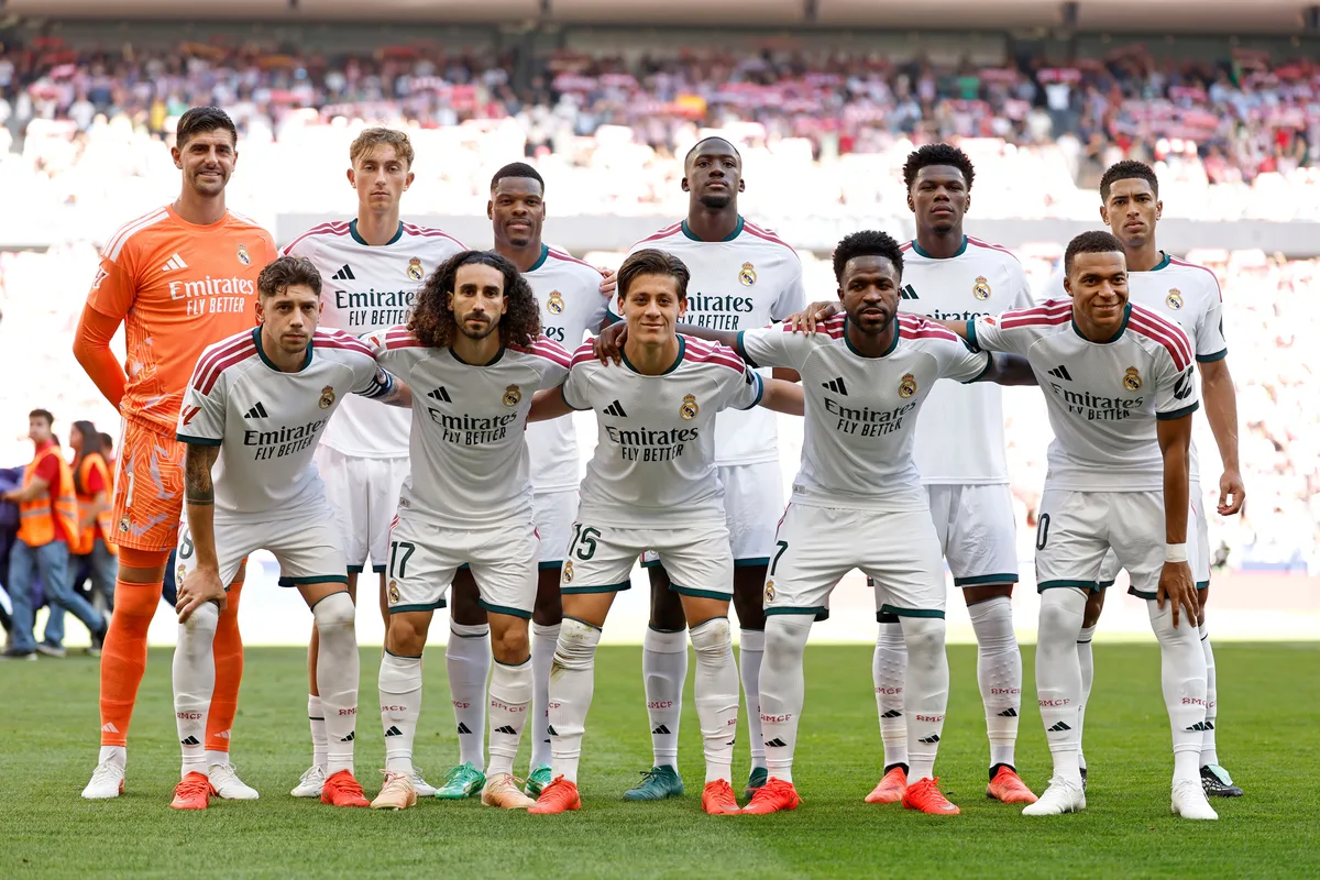Aprobados y suspensos del Real Madrid en el derbi: ni a Vinicius le extrañó su cambio