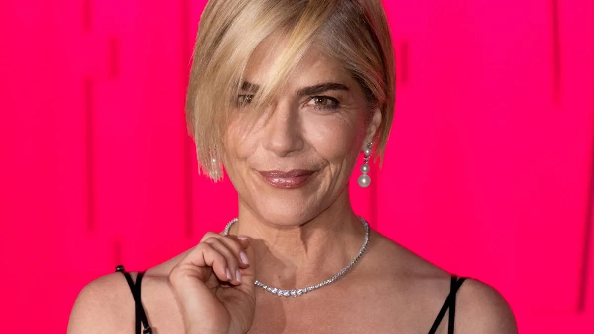 Selma Blair's on-off boyfriend makes 'pray for Selma' plea after flight chaos