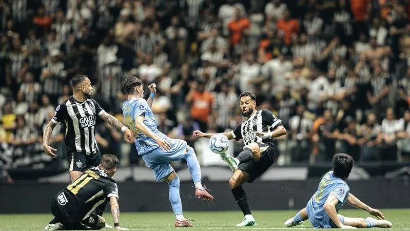 Atlético-MG faz 3 a 0 e fica a um passo da final da Copa Sul-Americana