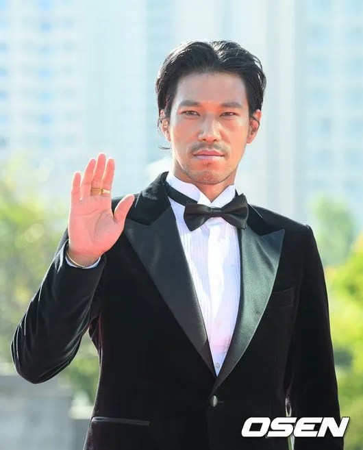 ‘자연인’ 김민 맞아? 긴머리 자르고 턱시도 입었다…잘생김 폭발[Oh!쎈 이슈]