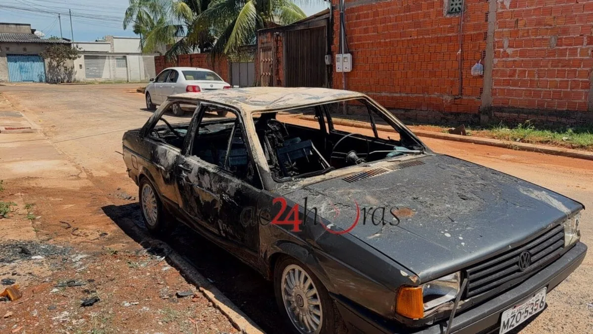 Homem ateia fogo no próprio carro após discussão por término de relacionamento na Baixada da Sobral