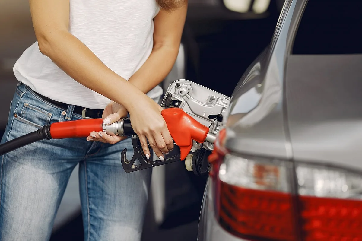 Gasolina sobe cinco cêntimos e gasóleo recua: preços voltam a aproximar-se