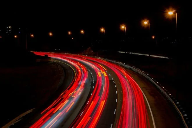 Expansão de sinal nas rodovias vai usar compartilhamento de rede a partir de 2027