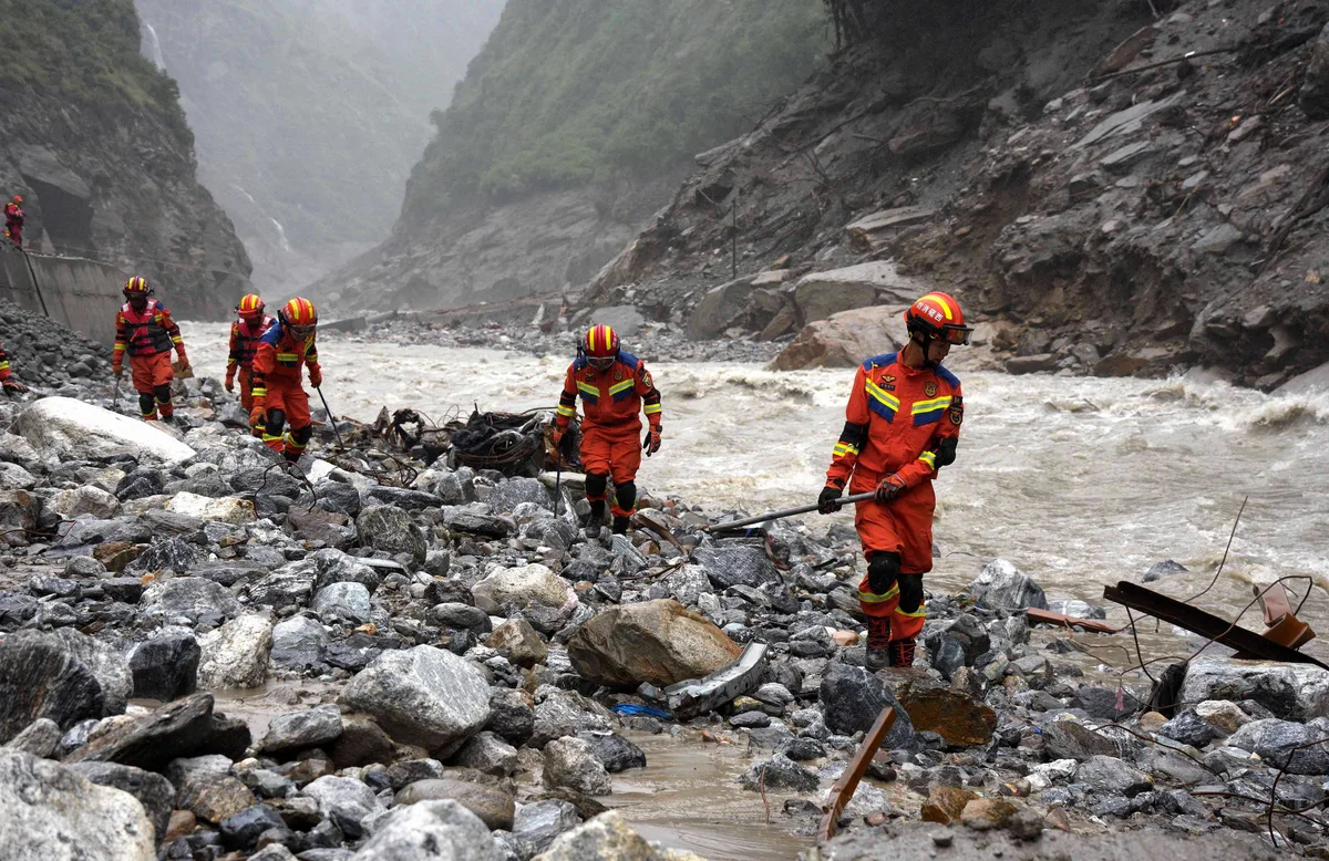 Exteriores avisa de que dos españoles siguen desaparecidos tras la riada en Nepal que deja más de 600 muertos