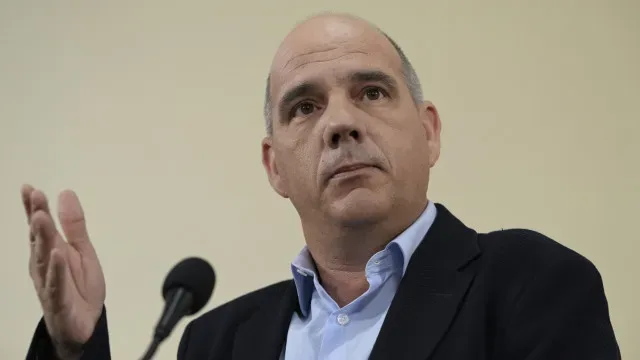 Raimundo critica "propaganda" de Montenegro. "Atacar professores"