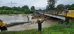 Colapsó puente recién inaugurado tras fuertes lluvias en Portuguesa