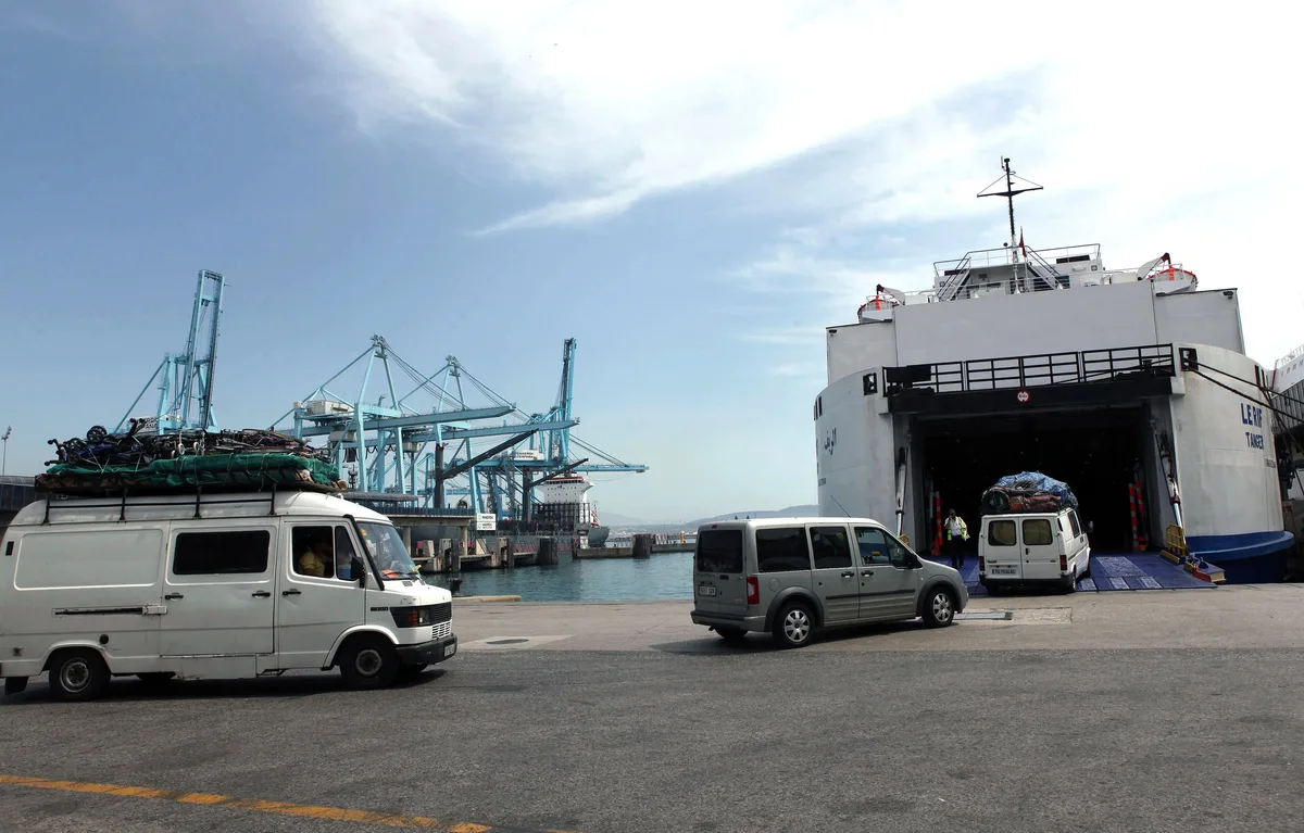 Mueren dos mujeres tras caer al mar el vehículo en el que viajaban cuando intentaban embarcar en un buque en el puerto de Algeciras