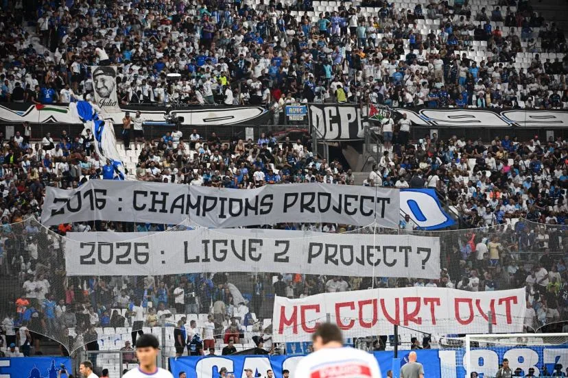 Le propriétaire de l'OM Frank McCourt toujours ciblé par des banderoles au Vélodrome avant le Classique