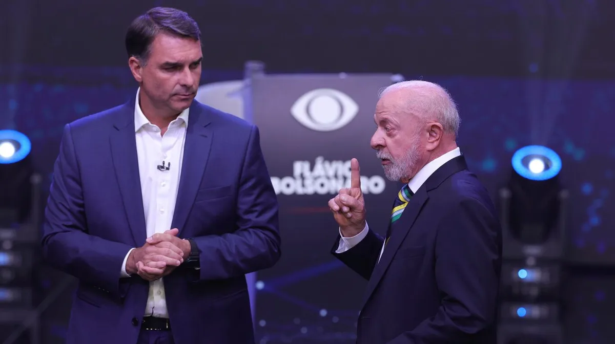 Con acusaciones de corrupción y chicanas, Lula y Flávio Bolsonaro debatieron por primera vez a una semana del balotaje