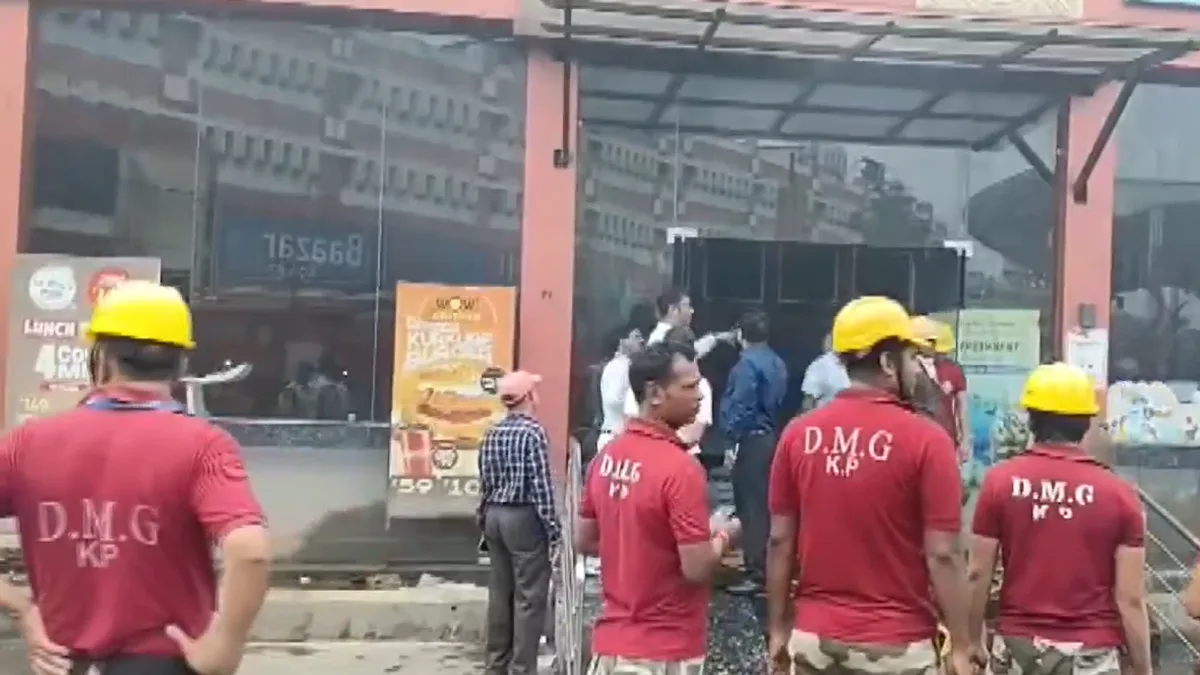 Fire at food plaza outside Sealdah station creates panic