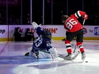 Il y a 34 ans, la hockeyeuse Manon Rhéaume devenait la première femme à jouer en NHL, voici son incroyable histoire