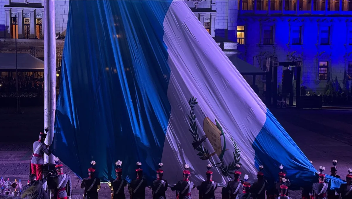 “Guatemala somos todos”: himno, cadetes, memoria de huracanes y dictaduras, el discurso de Bernardo Arévalo y la promesa de una transformación larga