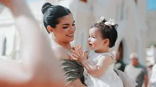 La emoción de Alejandra Conde en el bautizó de su hija Martina