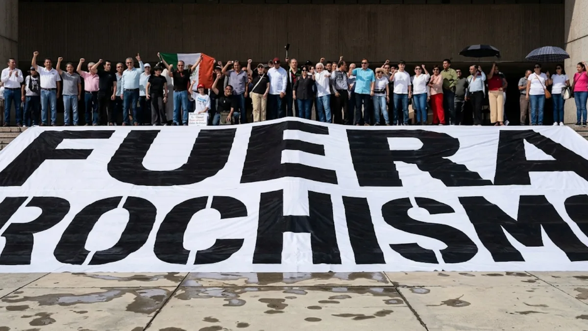 “Fuera Rochismo”: Protesta en Palacio de Gobierno exige perfil sin nexos con Rocha Moya