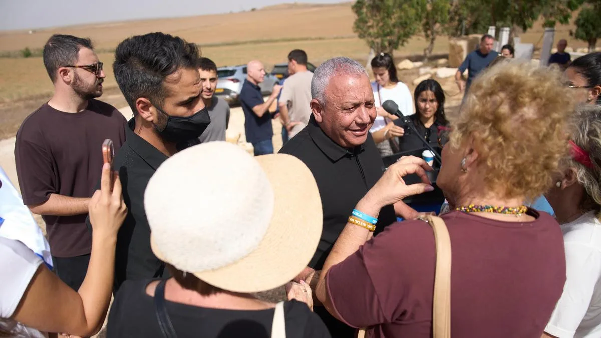 Netanyahu’s rival vows to end Hamas rule within 18 months if elected