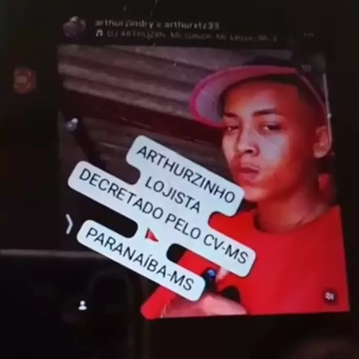 Jurado de morte, jovem é assassinado com tiro na cabeça dentro de casa