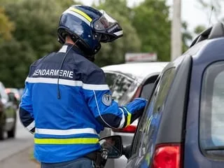 Refus d’obtempérer, course-poursuite à 180 km/h… Le GIGN interpelle un chauffard dans une commune en Bretagne