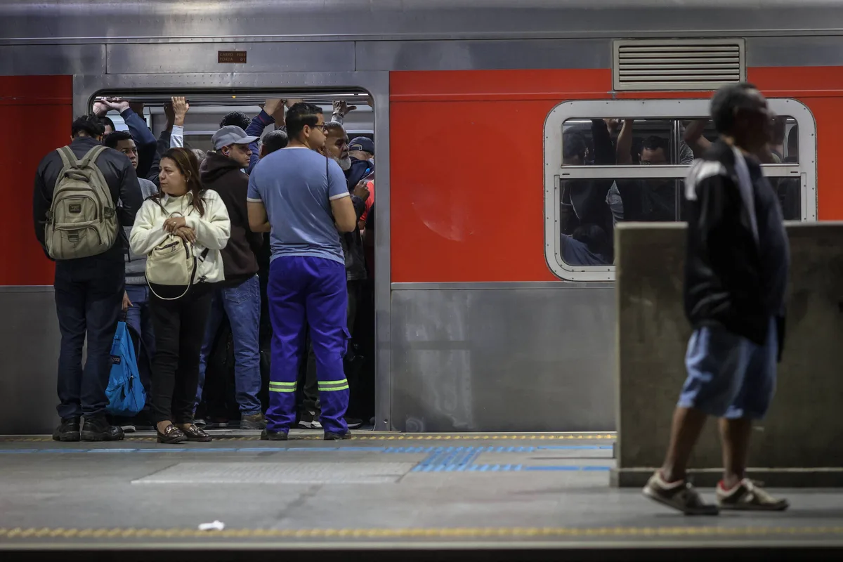 Tarcísio sanciona lei que garante remanejamento de ferroviários das linhas da CPTM concedidas à iniciativa privada