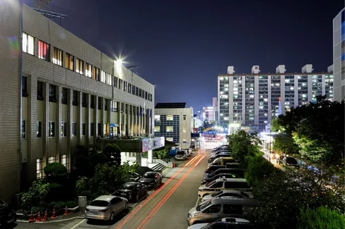 흉기 들고 상인 위협한 50대 현행범 체포