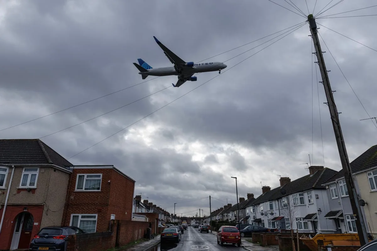 Sadiq Khan slams Heathrow runway plan after noise reduction spending cut