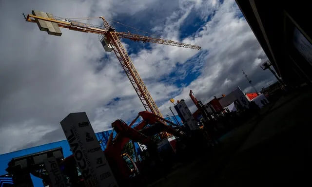Bogotá se convierte en el salvavidas de la vivienda VIS en Colombia: las ventas crecen mientras el país cae