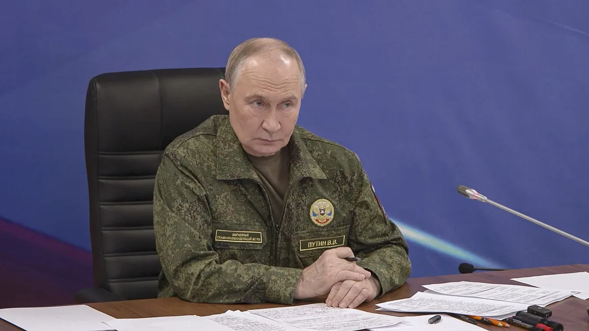Putin alerta que envio de tropas europeias para a Ucrânia equivale a “guerra contra a Rússia”