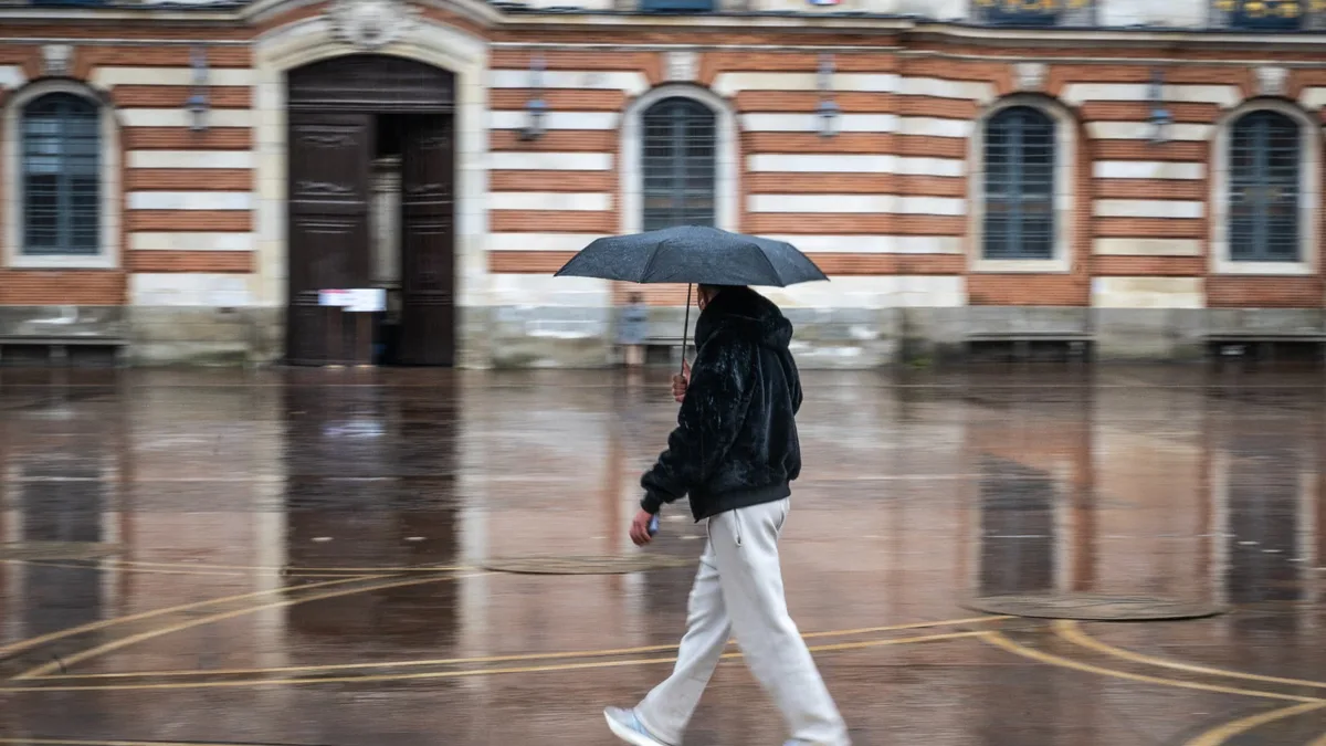 Des vents à 120 km/h, grêle, "forte intensité pluvieuse"... De violents orages attendus ce lundi soir