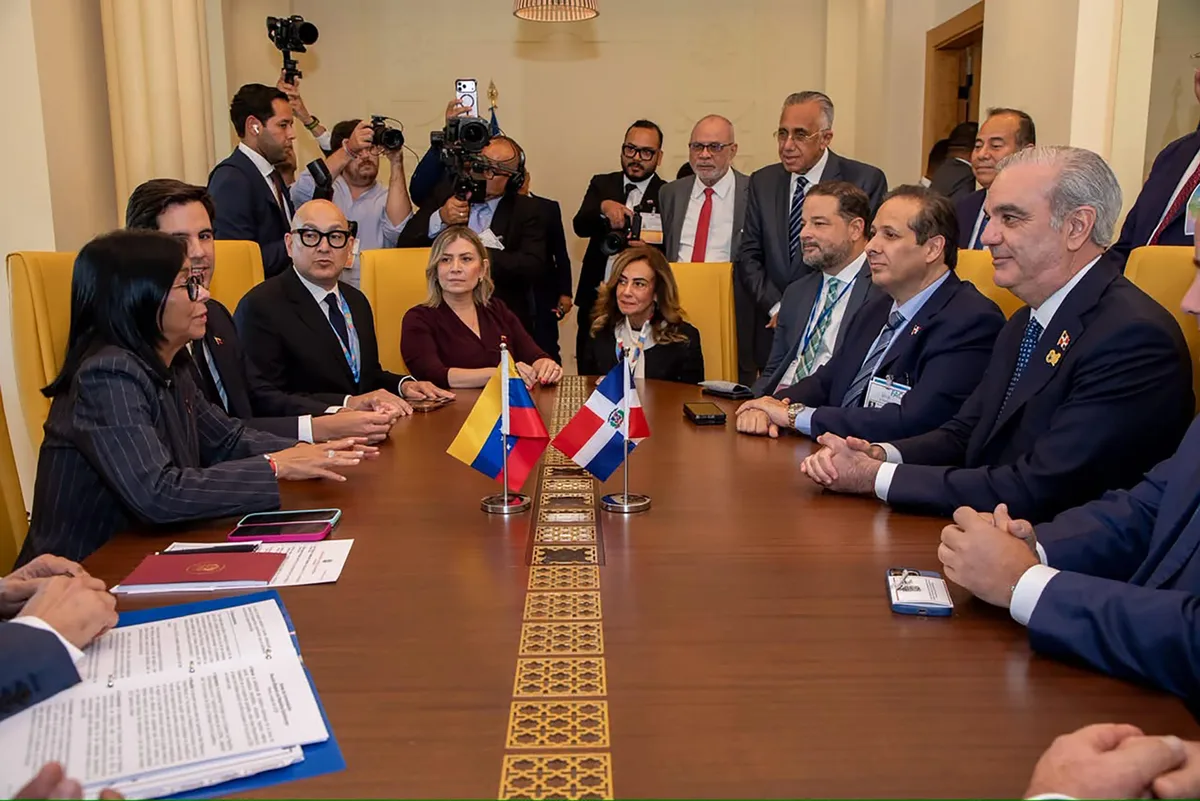 Luis Abinader y Delcy Rodríguez conversaron en Roma sobre relación consular y cooperación energética