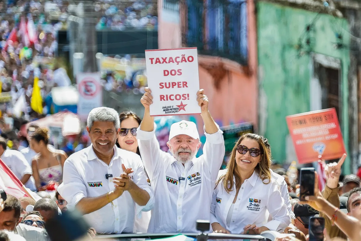 Gilberto Gil, Daniela Mercury e BaianaSystem lideram “Ato Pela Democracia” em Salvador; assista