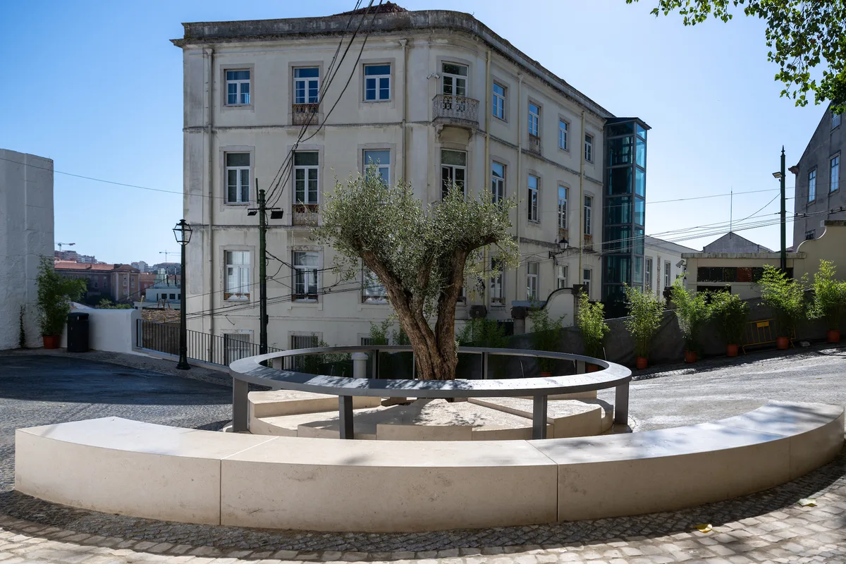 Lisboa inaugura memorial às vítimas da tragédia do Elevador da Glória