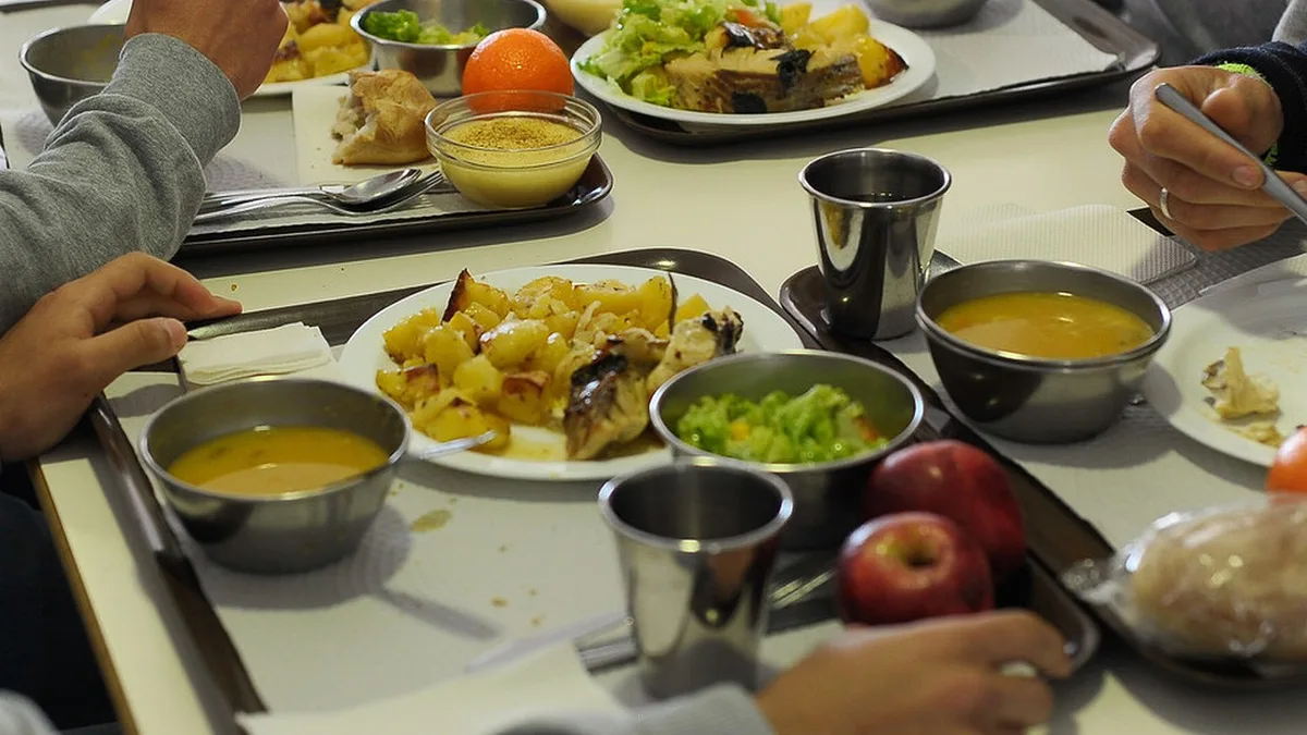 Refeitórios escolares limitam doces e proíbem alimentos processados