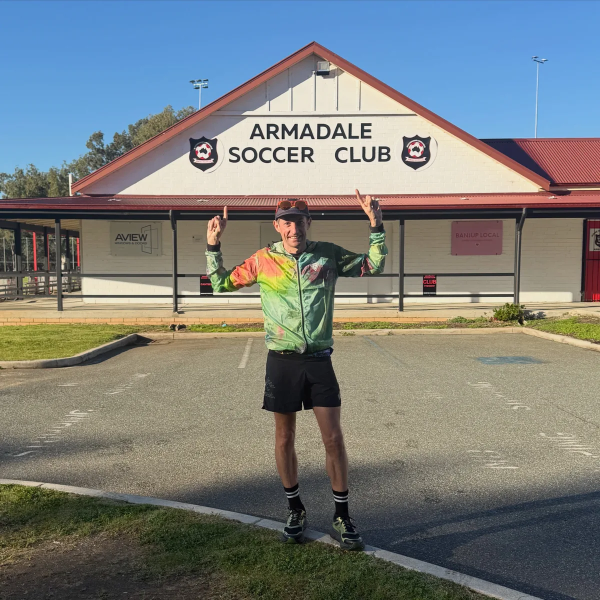 Australiano corre o equivalente a 24 maratonas em uma semana à base de fast food e pouco sono