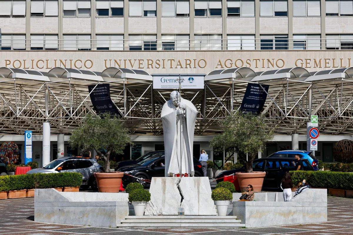 El Papa estará en una nueva habitación en el Hospital Gemelli por restructuración del apartamento