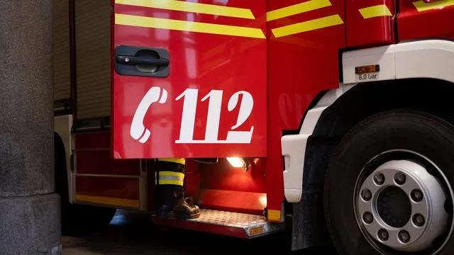 Feuerwehreinsatz Niederbayern: Halle mit gelagertem Stroh brennt - hoher Schaden